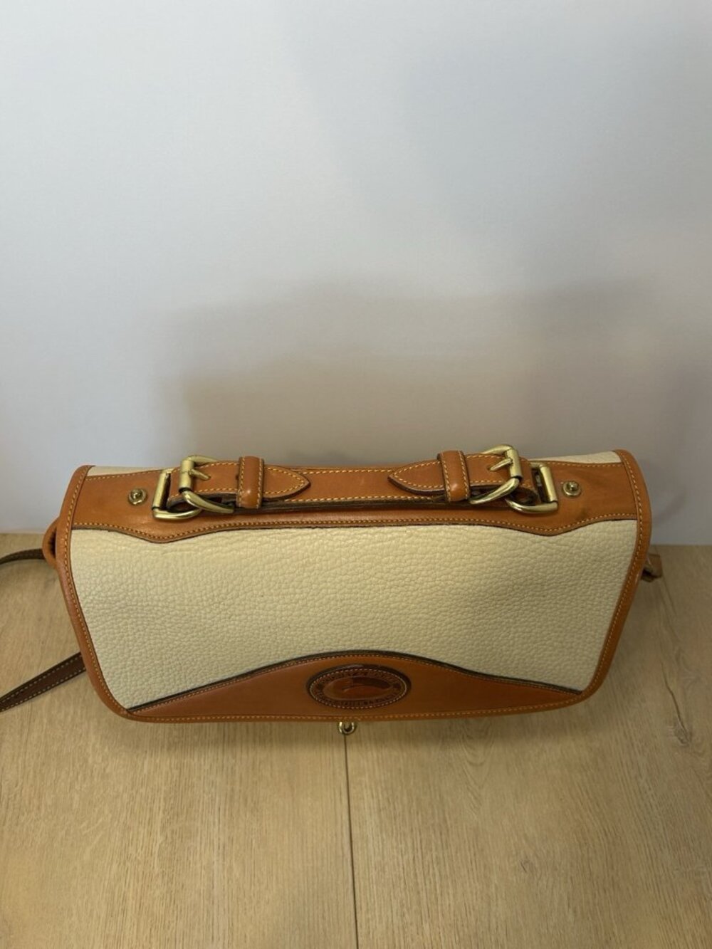 1990s Dooney & Bourke 701 CARRIER Shoulder Bag Tan Cream Vintage Collection RARE - Picture 3 of 15
